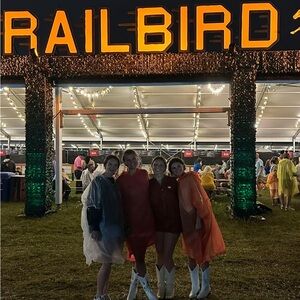 Meet your Posher, Lida